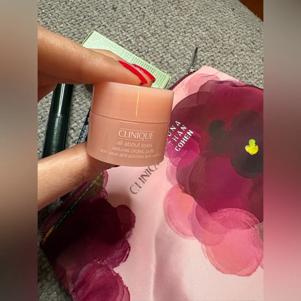 Clinique Luxury Sample Set + Jonathan Cohen Designer Floral Pouch - Picture 8 of 13